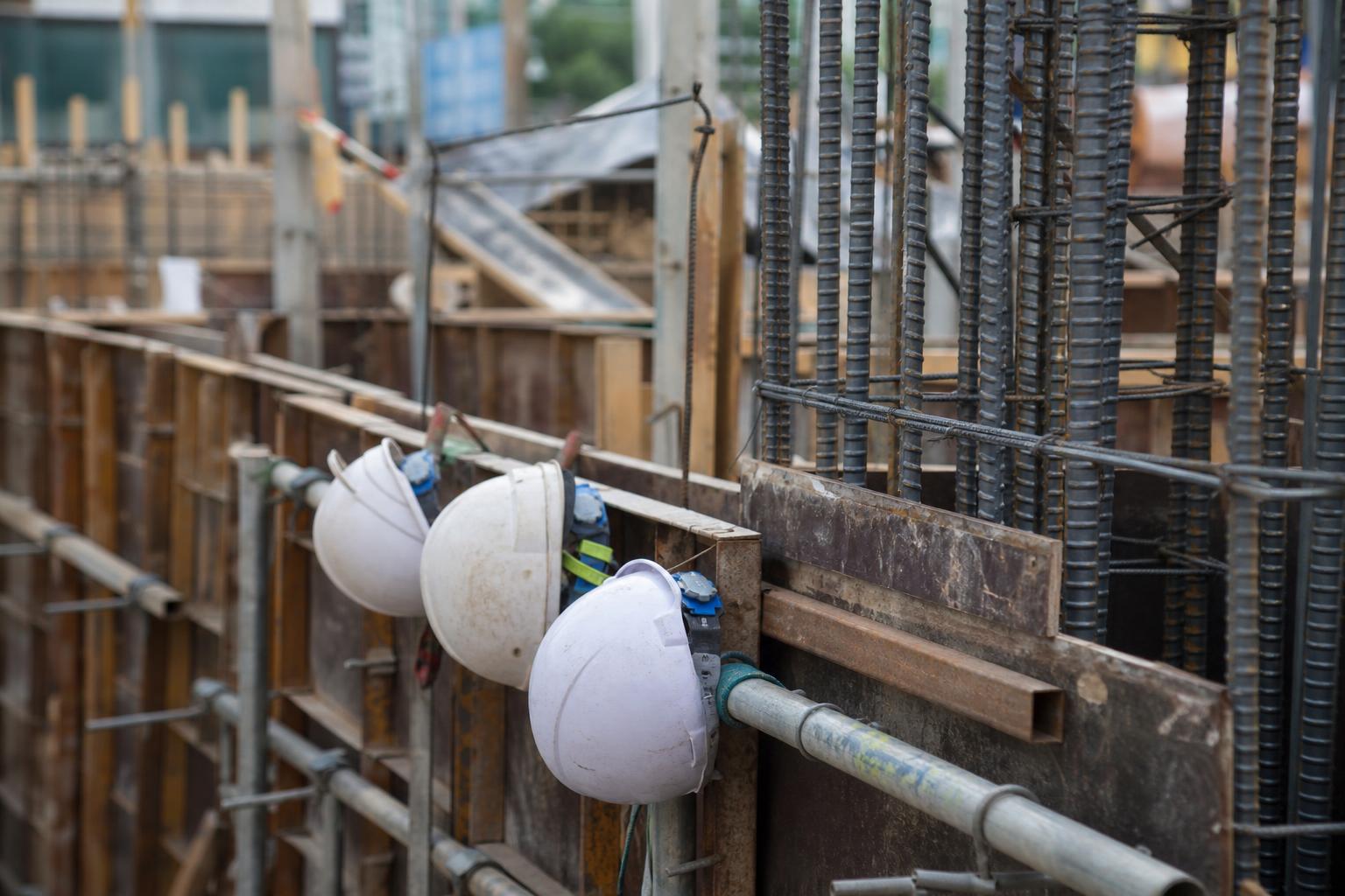 한국 공사 현장의 철근과 거푸집 가까운 모습